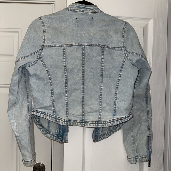 Small Blue Jean Jacket with Zipper - Picture 2 of 9